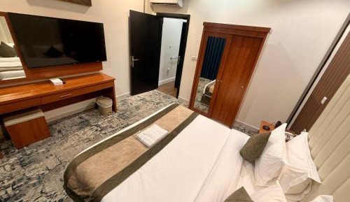 Deluxe Studio