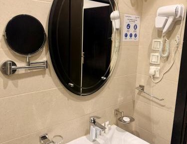 Deluxe One-Bedroom Apartment