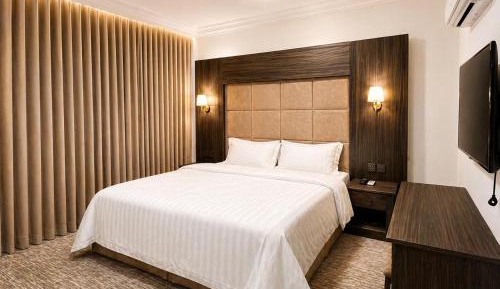 Deluxe King Room