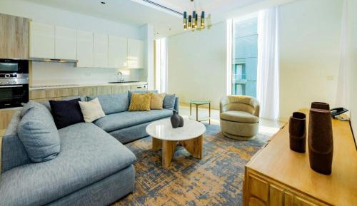 One-Bedroom Apartment with One Queen Bed and City View
