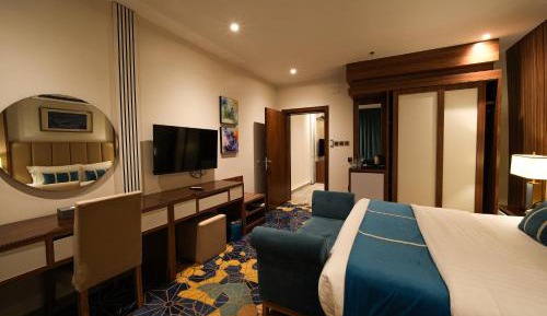 Deluxe Suite with Spa Bath