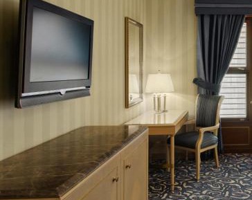 Deluxe Room Partial Haram View with One King Bed