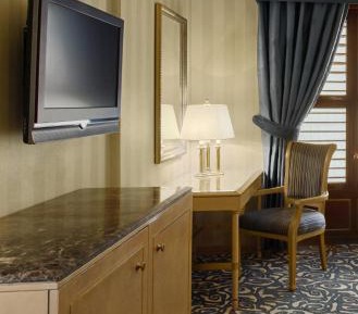 Deluxe Room partial Kaaba View with Two Twin Beds