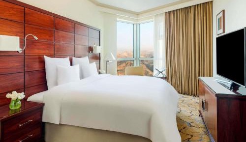 Deluxe King Suite with Part Haram View