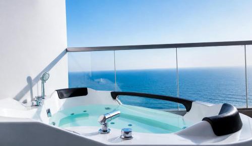 Two-Bedroom Apartment with Terrace and Sea View