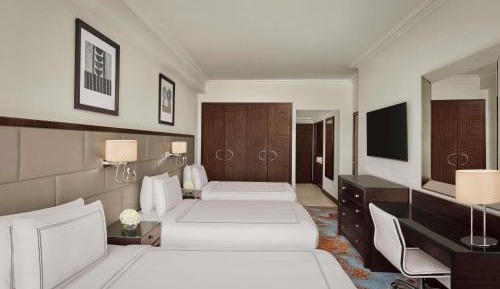 Classic Triple Room with City View