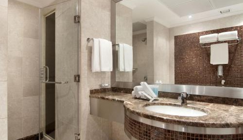 Deluxe Room Partial Haram View with Two Twin Beds