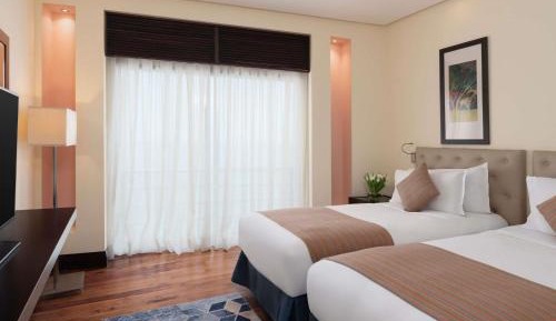 Opera Suite with Sea View - Club Access (4 Adults)