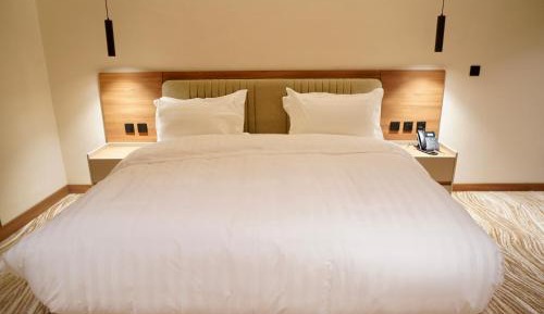 Deluxe Double Room (2 Adults + 1 Child)