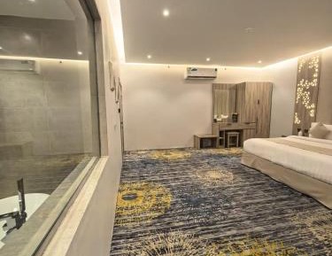 Deluxe Suite with Spa Bath