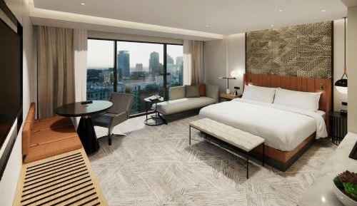 Signature King with City View, Guest Room, 1 King