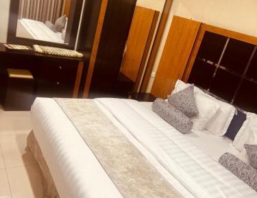 Deluxe Double Room (2 Adults + 1 Child)