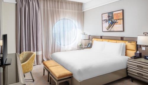 Deluxe One-Bedroom King Suite