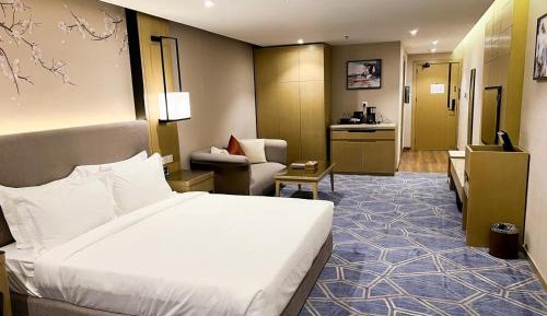Deluxe Double Room (2 Adults + 1 Child)