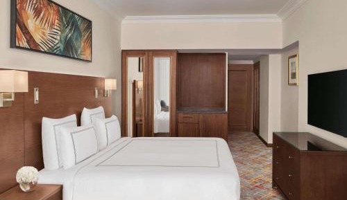 Classic King Room with Partial Haram view