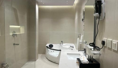 King Suite with Spa Bath