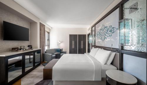 Executive Room King Bed with Club Lounge Access