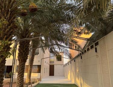 Villa with Garden View