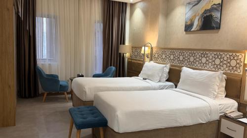 Deluxe Twin Accessible Room