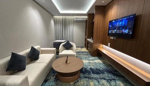 Deluxe King Suite