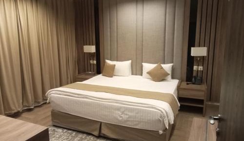 Deluxe Double Room (2 Adults + 1 Child)