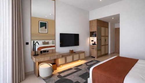 Deluxe King Room with Garden View