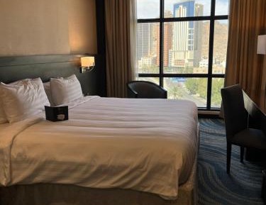 King Panoramic Room