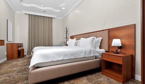 Queen Room with Garden View