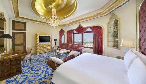 Junior Suite with Partial Sea View