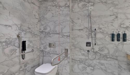 Queen Room - Mobility Access