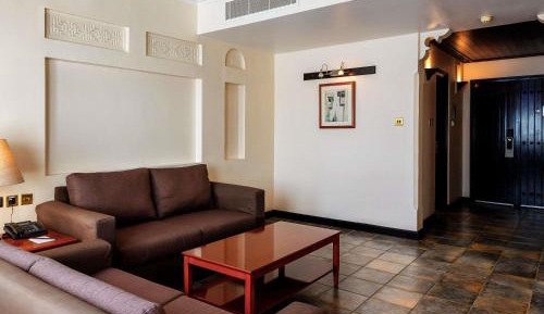 One Bedroom Suite - Guaranteed 3pm Late Check Out and 20% Discount on F&B (applicable only on weekdays)