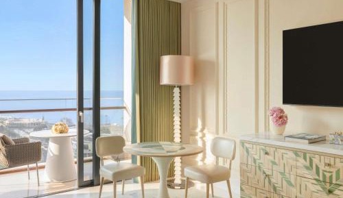 One-Bedroom Mashrabiya King Suite with Sea View and Balcony