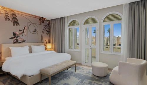 Three-Bedroom Deluxe Villa with Sea View