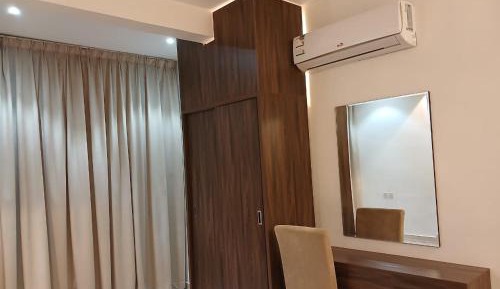 Deluxe Room (2 Adults + 1 Child)