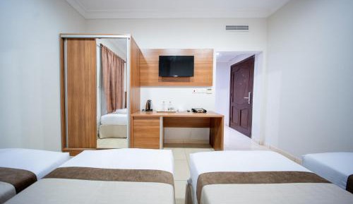 Quadruple Room with Private Bathroom