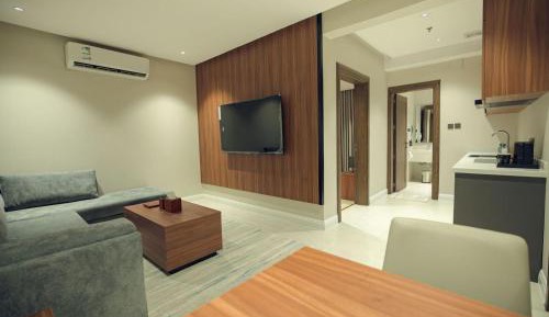 Deluxe King Suite