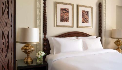 Luxury King Room with balcony and sea view