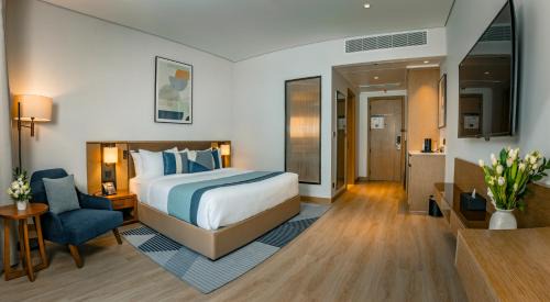 King Suite with Pool View
