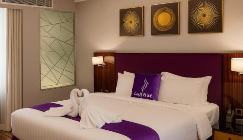 Queen Suite with Spa Bath