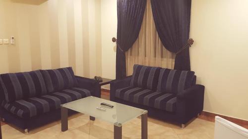One Bedroom Apartment with Living Room
