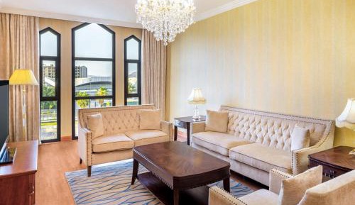 Executive Suite With One Guest Room