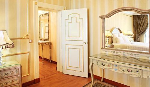 Royal Suite with 2 King bed, Sofa bed