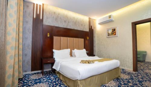 Deluxe Room (2 Adults + 1 Child)