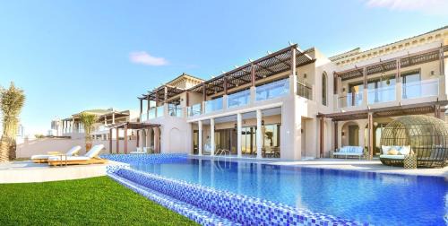 Royal Seafront Four-Bedroom Villa- 930 sqm | Private Pool, Jacuzzi, Garden & Butler