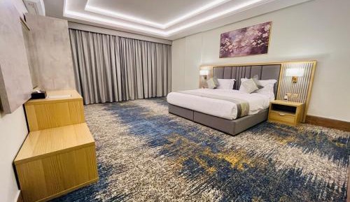 Deluxe King Suite