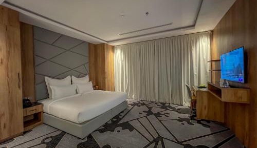 Royal King Suite with City View