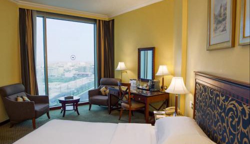 Deluxe Room, Guest room, 1 King, City view, Mid floor