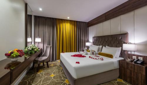 Deluxe Suite with Spa Bath