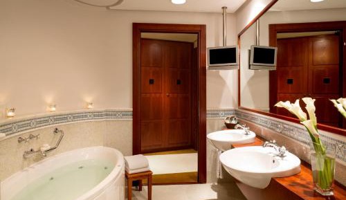 Amwaj Room 