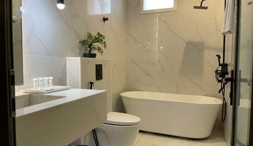 Queen Room with Spa Bath